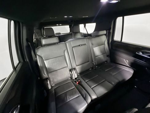Used 2022 Chevrolet Suburban LT image 33
