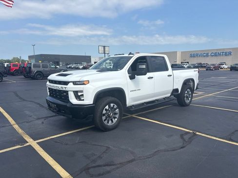 Used 2021 Chevrolet Silverado 2500 Custom w/ Custom Value Package AWD/4WD image 3