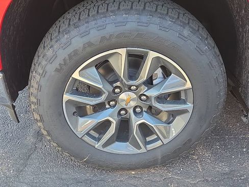 New 2026 Chevrolet Silverado 1500 LT w/ Z71 Off-Road Package AWD/4WD image 5