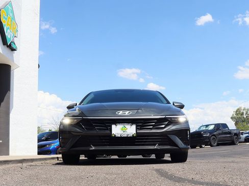 Used 2024 Hyundai Elantra SE image 17