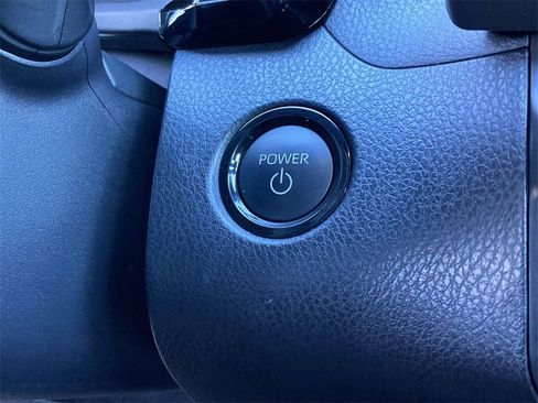 Used 2025 Toyota Camry SE image 17