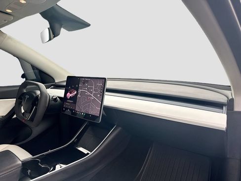 Used 2021 Tesla Model Y Long Range AWD/4WD image 28
