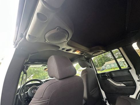 Used 2014 Jeep Wrangler Unlimited Rubicon w/ Connectivity Group AWD/4WD image 16