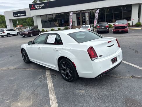 Used 2023 Chrysler 300 Touring L w/ Popular Equipment Group RWD image 5