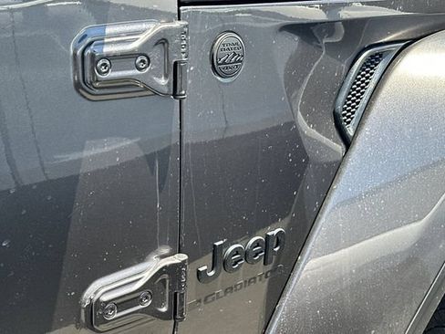 Used 2025 Jeep Gladiator Sport AWD/4WD image 6