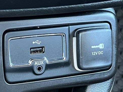 Used 2022 Jeep Renegade Limited w/ Sun, Sound & Wheels Group image 24