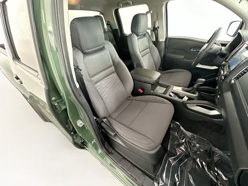 Used 2023 Nissan Frontier SV w/ Tow Package RWD image 28