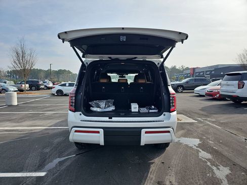 New 2026 Nissan Armada SL w/ Captain's Chari Seat Package RWD image 17