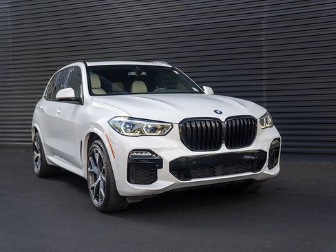 Used 2021 BMW X5 xDrive40i w/ M Sport Package AWD/4WD image 28