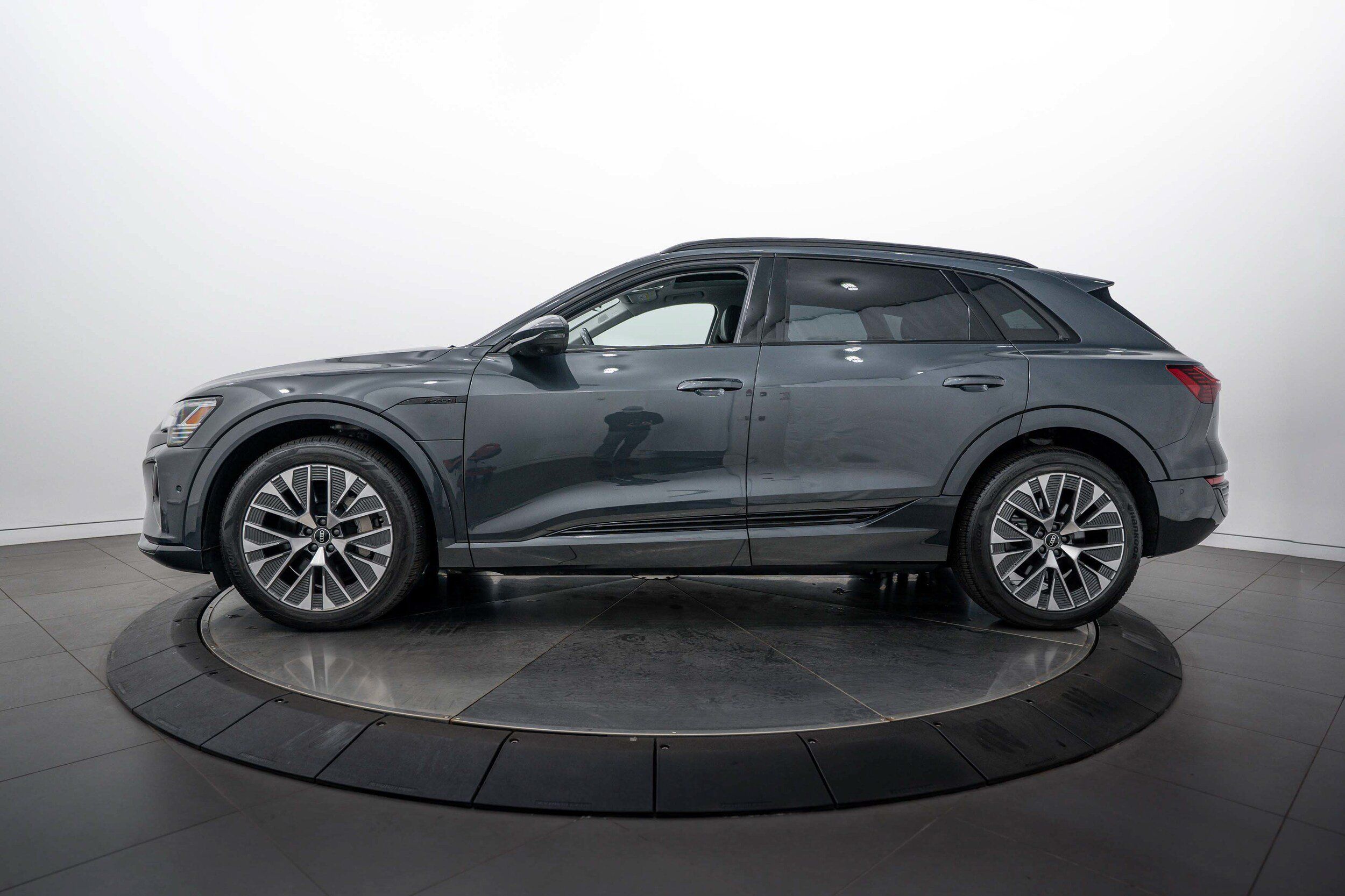 Certified 2024 Audi Q8 e-tron Prestige w/ Prestige Package AWD/4WD image 6