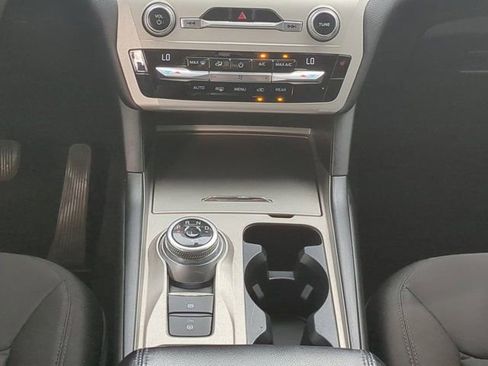 Used 2021 Ford Explorer XLT image 19