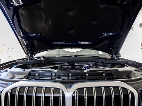 Used 2023 BMW X7 xDrive40i w/ M Sport Package AWD/4WD image 35