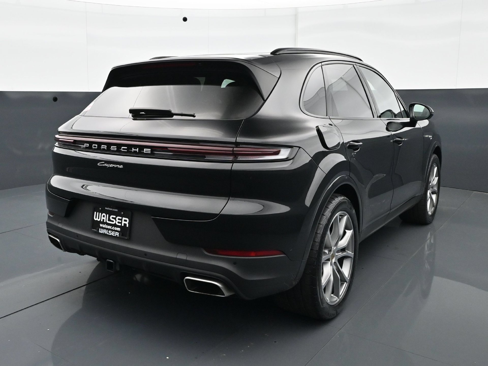 Used 2024 Porsche Cayenne AWD/4WD image 6