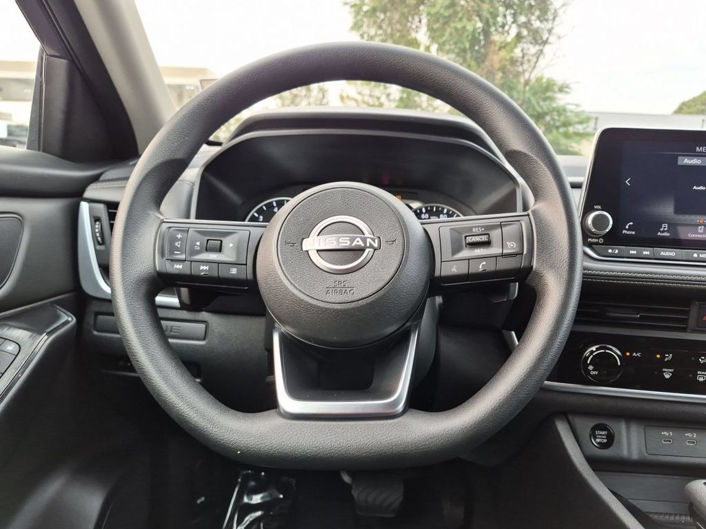Used 2024 Nissan Rogue S AWD/4WD image 17