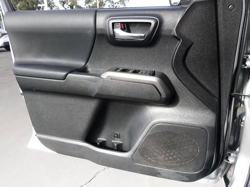 Certified 2023 Toyota Tacoma TRD Off-Road image 32