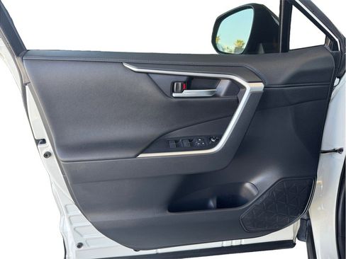 Used 2020 Toyota RAV4 XSE AWD/4WD image 18