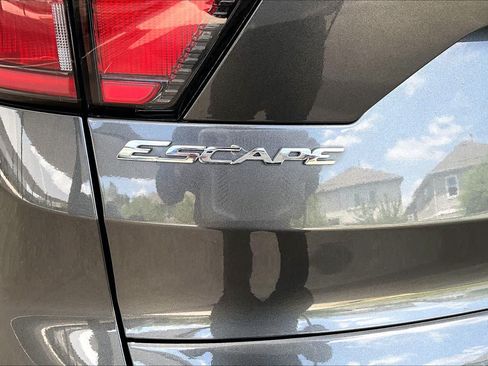 Used 2018 Ford Escape SE w/ SE Sync 3 Package AWD/4WD image 10