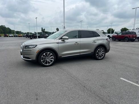 Used 2023 Lincoln Nautilus Reserve AWD/4WD image 2