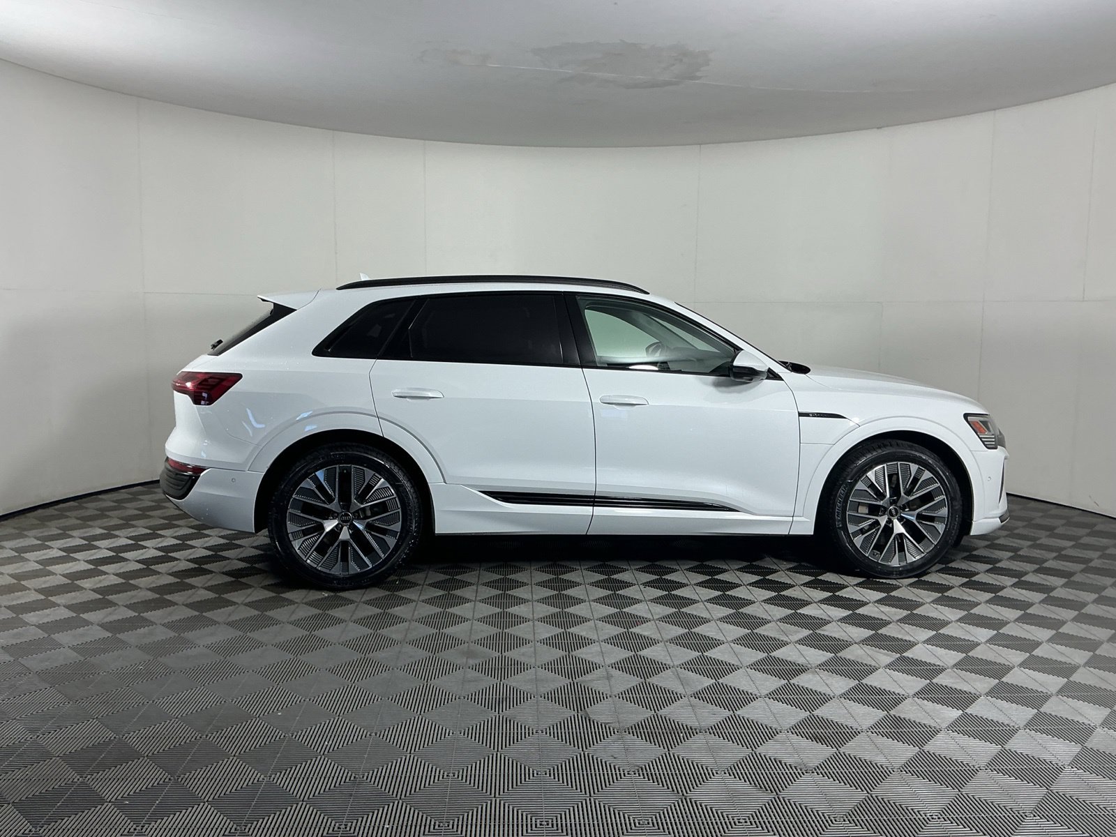 Used 2024 Audi Q8 e-tron Prestige w/ Prestige Package AWD/4WD image 9