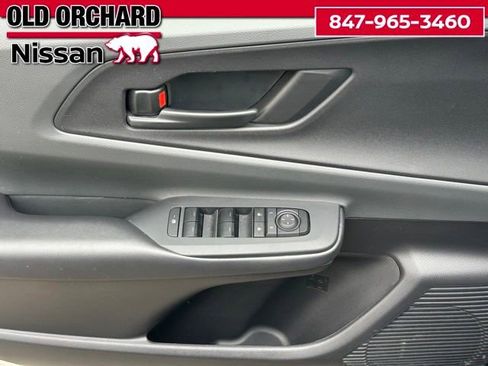 Used 2024 Toyota Prius LE FWD image 8