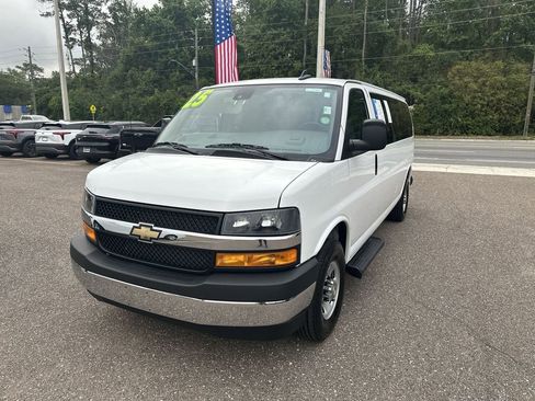 Used 2025 Chevrolet Express 3500 LT w/ LT Preferred Equipment Group RWD image 12