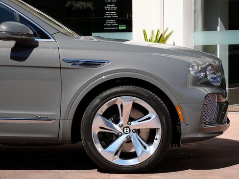 New 2025 Bentley Bentayga image 6
