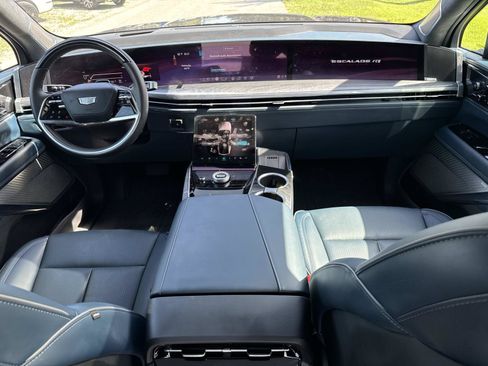 Used 2025 Cadillac Escalade IQ Luxury 2 w/ LPO, Premium Carpet Package AWD/4WD image 28