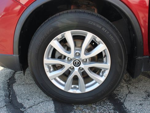 Used 2018 Nissan Rogue SV image 33