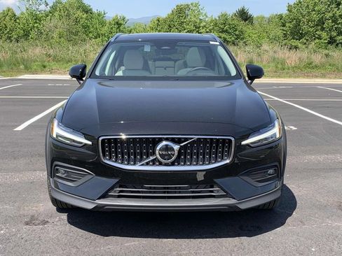 New 2025 Volvo V60 B5 Cross Country Plus w/ Protection Package Premier image 16