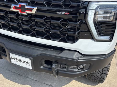 Used 2024 Chevrolet Silverado 2500 ZR2 w/ ZR2 Bison Edition image 12