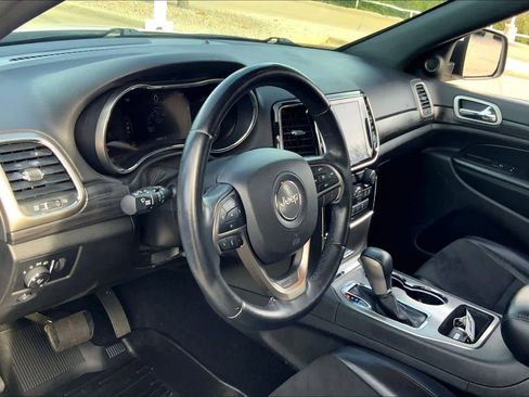 Used 2021 Jeep Grand Cherokee Laredo X image 17