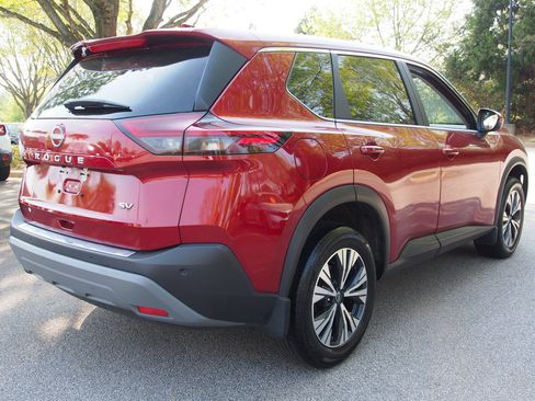 Used 2023 Nissan Rogue SV image 7