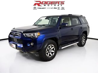 Used 2024 Toyota 4Runner SR5 Premium w/ Moonroof Package AWD/4WD video 3