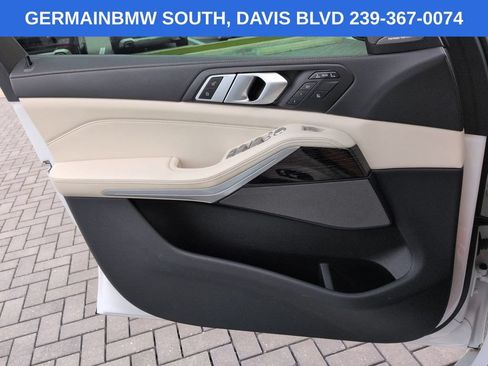 Used 2025 BMW X7 M60i AWD/4WD image 30
