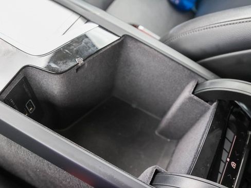 Used 2021 Volvo XC90 T5 Momentum w/ Protection Package Premier image 25