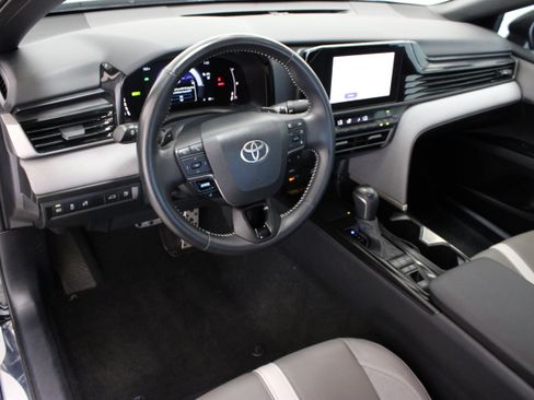 Used 2025 Toyota Camry SE w/ Convenience Package FWD image 13