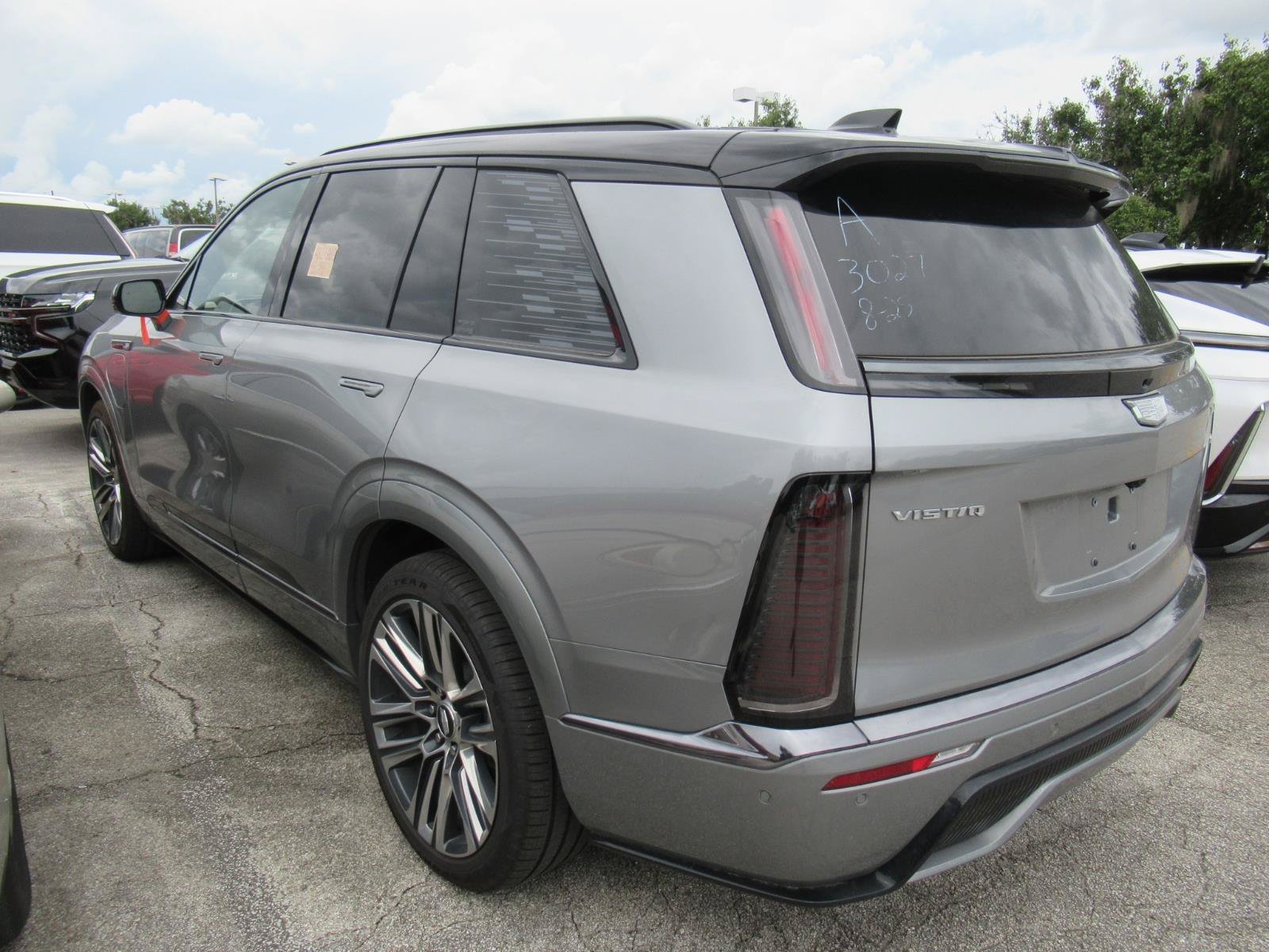 Used 2026 Cadillac Vistiq Platinum w/ LPO, Floor Liner Package AWD/4WD image 9