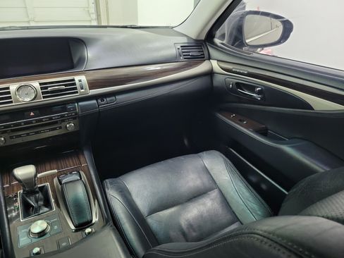 Used 2013 Lexus LS 460 w/ Comfort Pkg RWD image 13