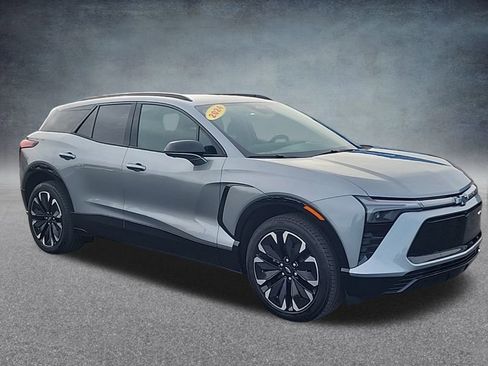 Used 2024 Chevrolet Blazer EV RS image 3