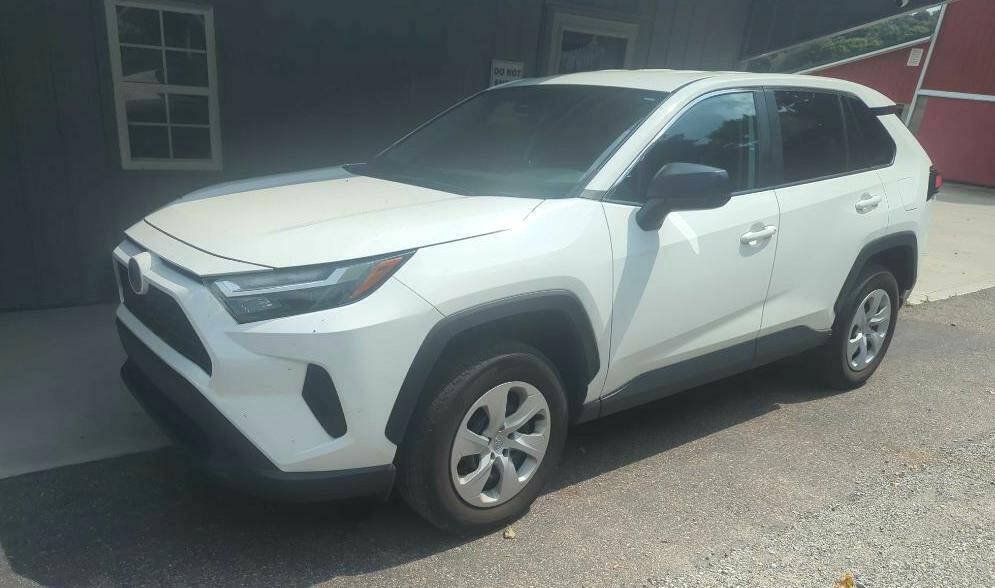 Used 2025 Toyota RAV4 LE AWD/4WD image 1