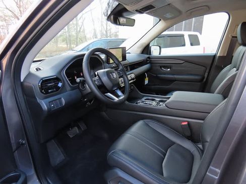 New 2026 Honda Pilot Touring image 2