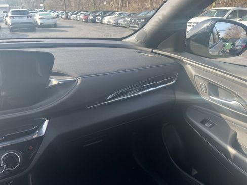 Used 2025 Buick Envista Sport Touring image 30