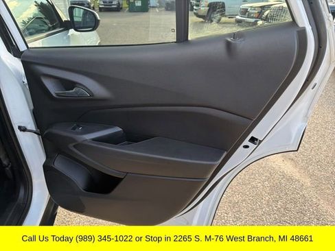 Used 2024 Chevrolet Trax LT w/ Driver Confidence Package FWD image 38