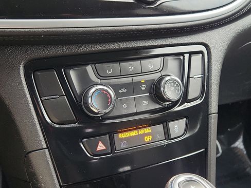 Used 2022 Buick Encore Preferred w/ Safety Package image 17