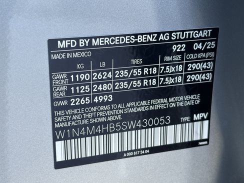Certified 2025 Mercedes-Benz GLB 250 4MATIC image 37