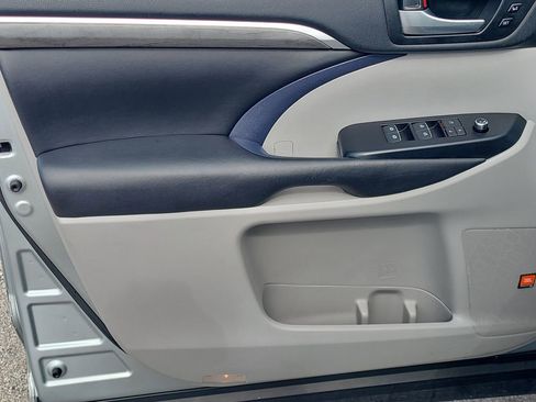 Used 2018 Toyota Highlander Limited image 25