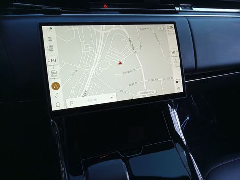 Used 2024 Land Rover Range Rover Sport SE image 17