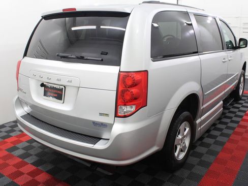 Used 2012 Dodge Grand Caravan SXT image 7