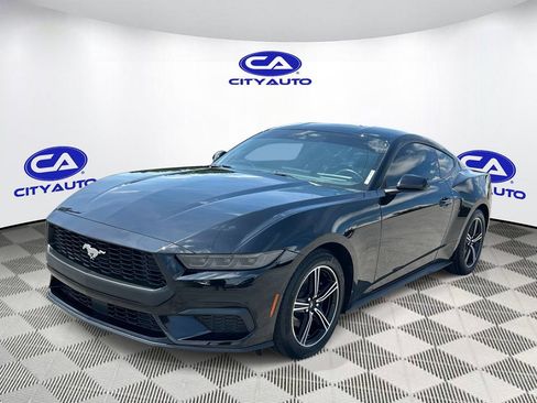 Used 2025 Ford Mustang Coupe RWD image 10
