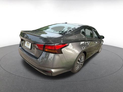 Used 2025 Nissan Altima 2.5 SV FWD image 8